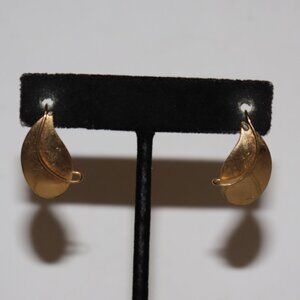 💛✨ Vintage Gold Teardrop Hook Earrings · 1" Tall · classic minimalist shine